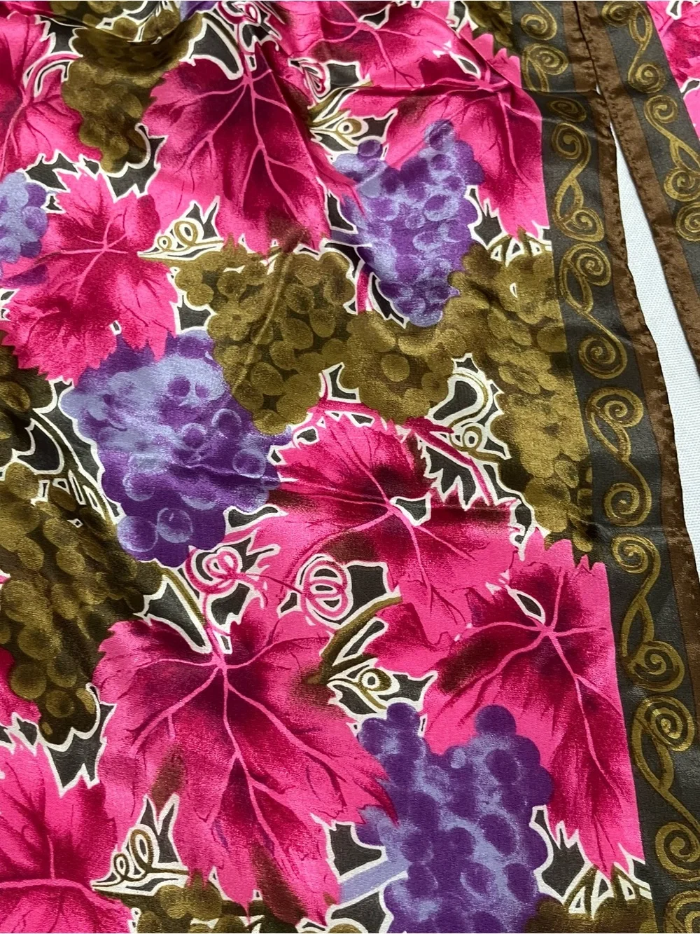 VTG The Vera Studio Green Silk Scarf Grapes Leaves Rectangle 10.5x51in NWT